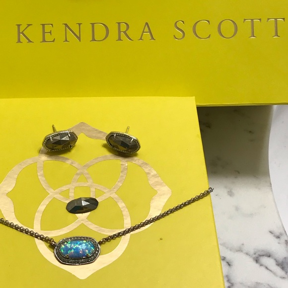 Kendra Scott Jewelry - ❤️FIRM Kendra Scott pyrite single stone